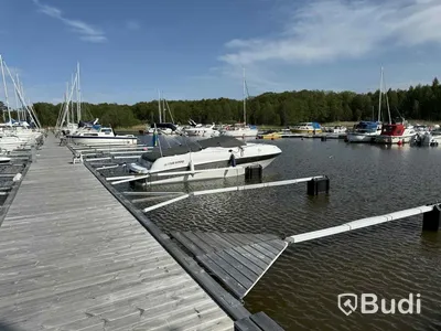 Motorbåt Fourwinns Sundowner 245 -1999 | Trailer & hamnkapell | 8,17 m