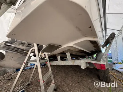 Motorbåt Fourwinns Sundowner 245 -1999 | Trailer & hamnkapell | 8,17 m