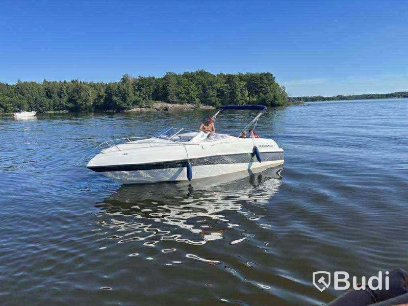 Motorbåt Fourwinns Sundowner 245 -1999 | Trailer & hamnkapell | 8,17 m