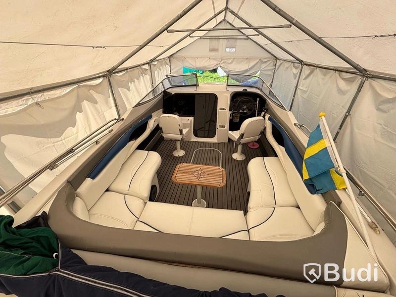 Motorbåt Fourwinns Sundowner 245 -1999 | Trailer & hamnkapell | 8,17 m