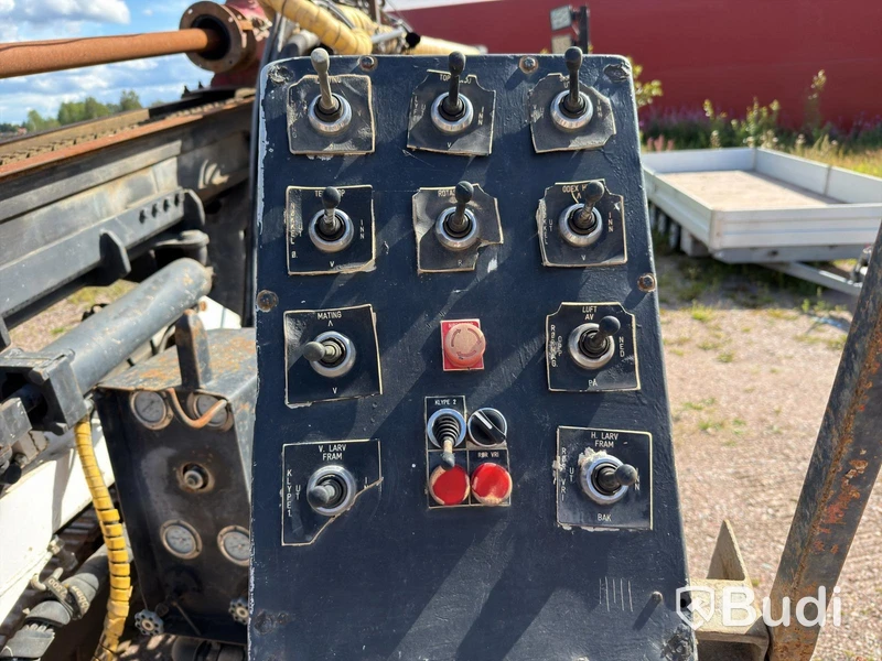 Drilling Rig NEMEK 300 TSE | Crawler-mounted | 1998