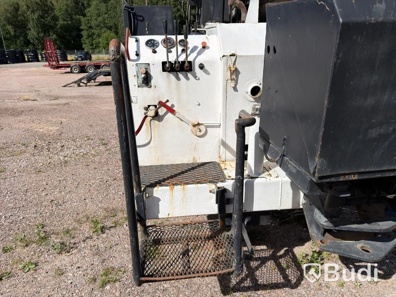 Drilling Rig NEMEK 300 TSE | Crawler-mounted | 1998