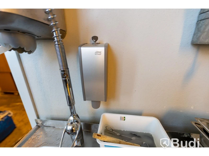 Tork, Pappersdispenser och tvåldispenser. Väggmonterade