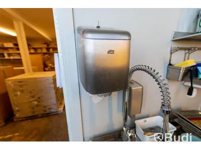 Tork, Pappersdispenser och tvåldispenser. Väggmonterade