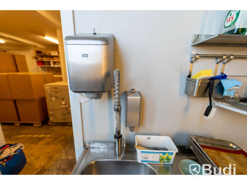 Tork, Pappersdispenser och tvåldispenser. Väggmonterade