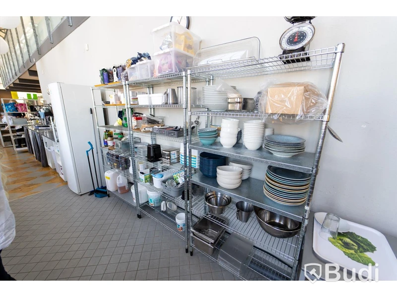 3 stycken hyllor Ikea Omar. Rostfritt. Innehåll ingår ej.