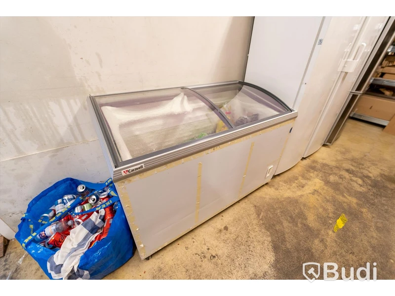 Caravell frysbox med skjutdörrar i glas. 130 cm x 66 cm x 85 cm.