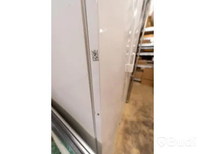 Kylskåp Electrolux. Fullhöjd. Skador på front. Innehåll ingår ej.