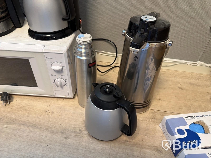 Kaffebryggare, mikrovågsugn m.m.