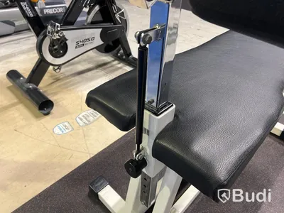 TechnoGym Sit-up bänk