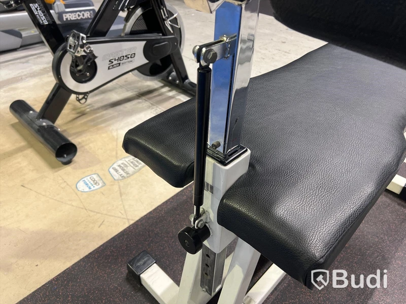 TechnoGym Sit-up bänk