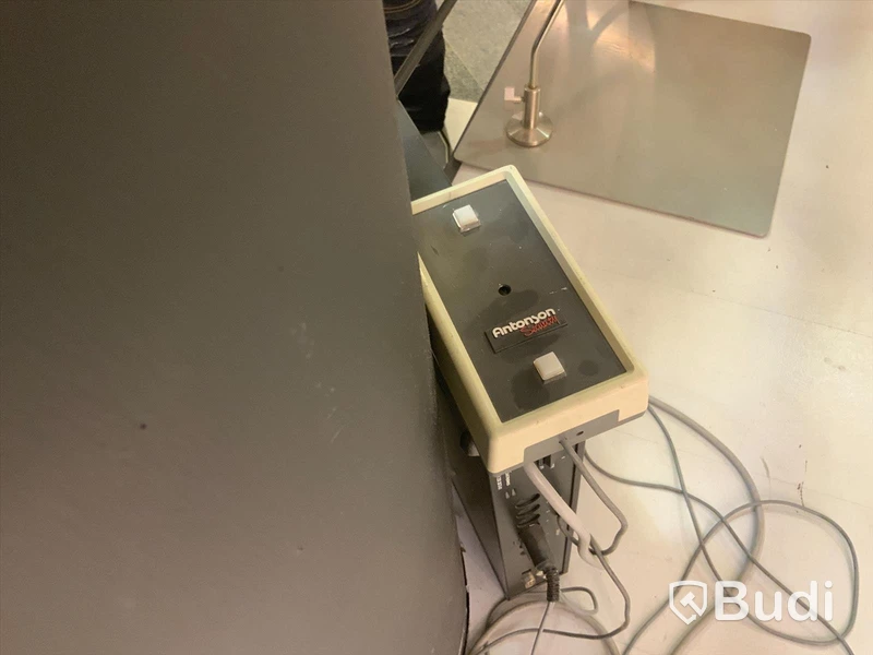 Larmsystem med 2 båga, Larmbox Antonsson security. Flera kartonger med larmbrickor samt avlarmare