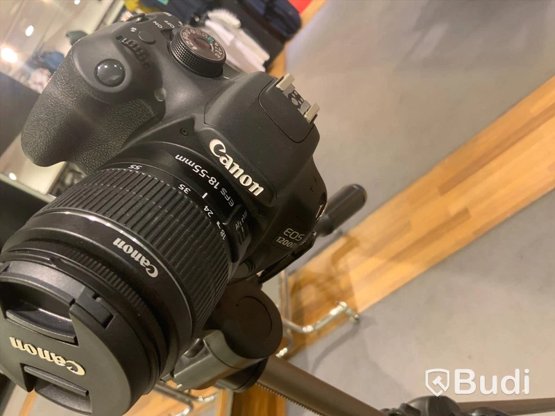 Kamera Canon EOS 1200d ink objektiv 18-55 EFS samt enklare kamerastativ