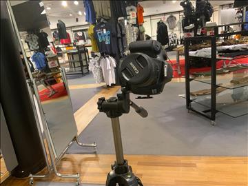 Kamera Canon EOS 1200d ink objektiv 18-55 EFS samt enklare kamerastativ