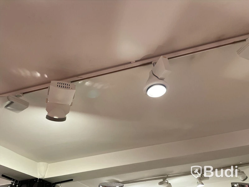 76st vita Spotlights, ej spotlightskena