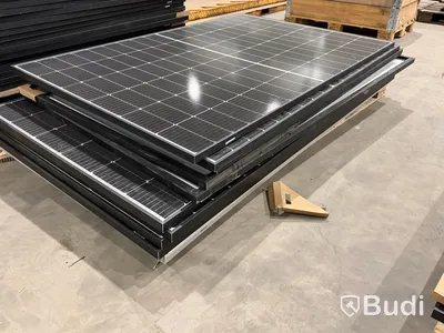 Stor mängd material för solenergi, bl.a. växelriktare, montagematerial m.m.