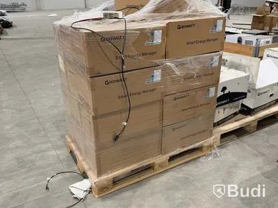 Stor mängd material för solenergi, bl.a. växelriktare, montagematerial m.m.