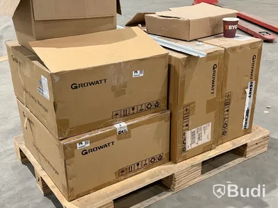 Stor mängd material för solenergi, bl.a. växelriktare, montagematerial m.m.