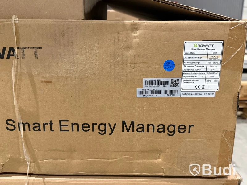 Stor mängd material för solenergi, bl.a. växelriktare, montagematerial m.m.