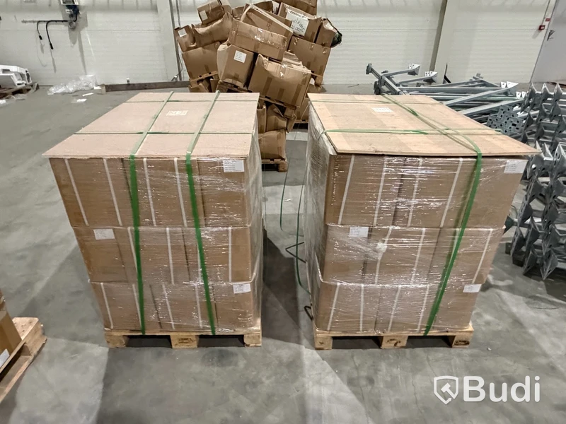 Stor mängd material för solenergi, bl.a. växelriktare, montagematerial m.m.