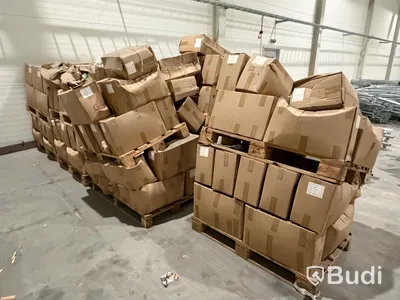 Stor mängd material för solenergi, bl.a. växelriktare, montagematerial m.m.
