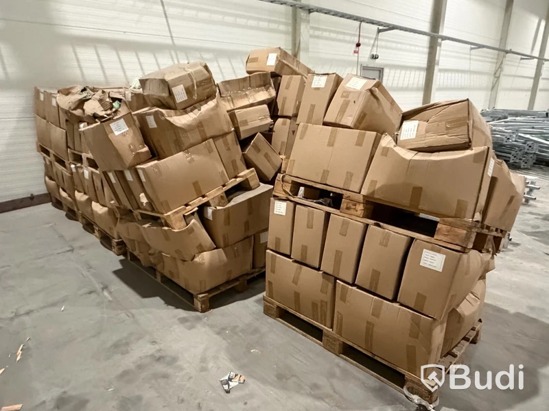Stor mängd material för solenergi, bl.a. växelriktare, montagematerial m.m.