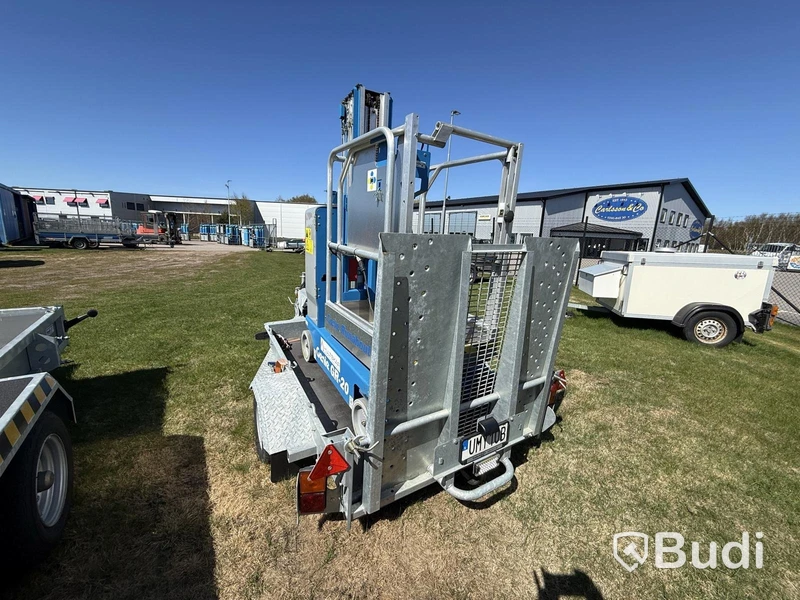 2022 Genie GR20 mast lift with trailer