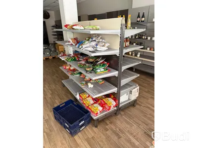 Ca 23 sektioner butikshyllor samt Pan-Oston kassalinje