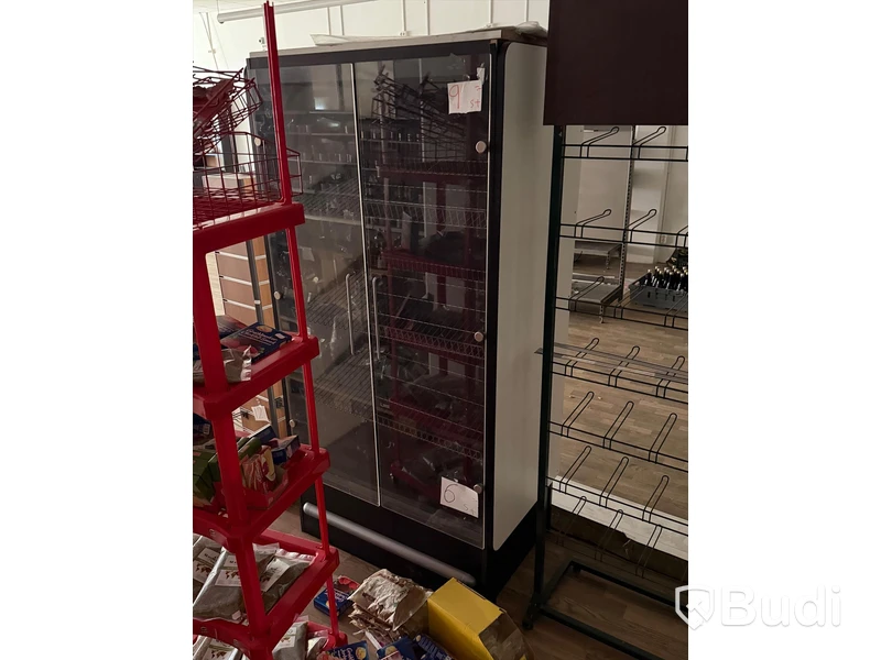 Ca 23 sektioner butikshyllor samt Pan-Oston kassalinje