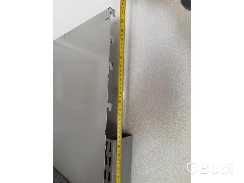 Ca 23 sektioner butikshyllor samt Pan-Oston kassalinje