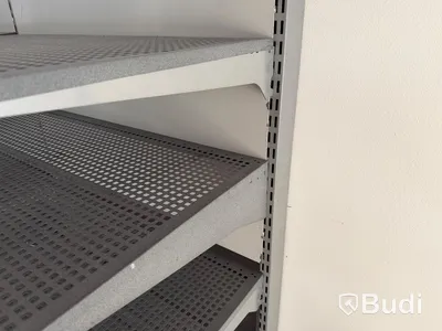Ca 23 sektioner butikshyllor samt Pan-Oston kassalinje