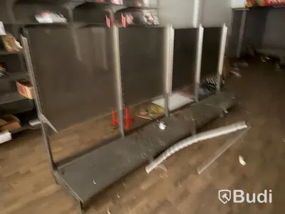 Ca 23 sektioner butikshyllor samt Pan-Oston kassalinje