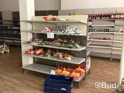 Ca 23 sektioner butikshyllor samt Pan-Oston kassalinje