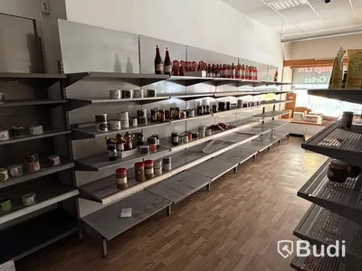 Ca 23 sektioner butikshyllor samt Pan-Oston kassalinje