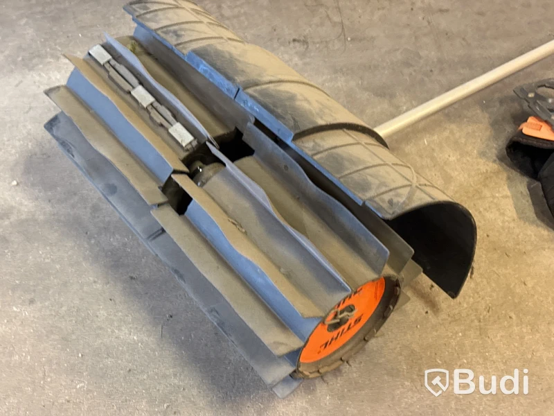 Kombimaskin Stihl KM 131 /R med sopvals | 2016