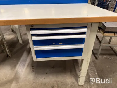Arbetsbänk med lådor
