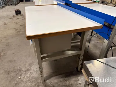 Arbetsbänk med lådor