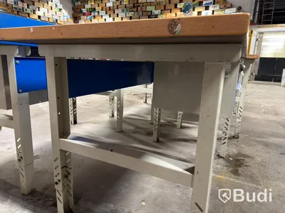 Arbetsbänk med lådor