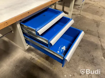 Arbetsbänk med lådor