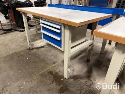 Arbetsbänk med lådor