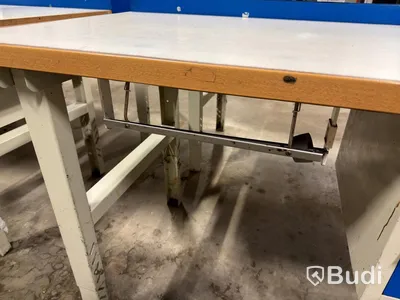 Workbench with drawers