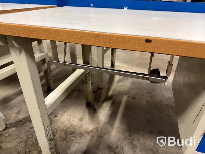 Workbench with drawers
