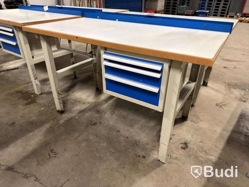 Workbench with drawers