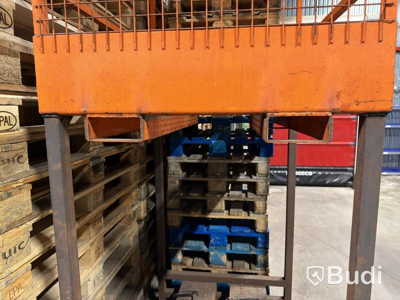 Personnel basket for forklift forks