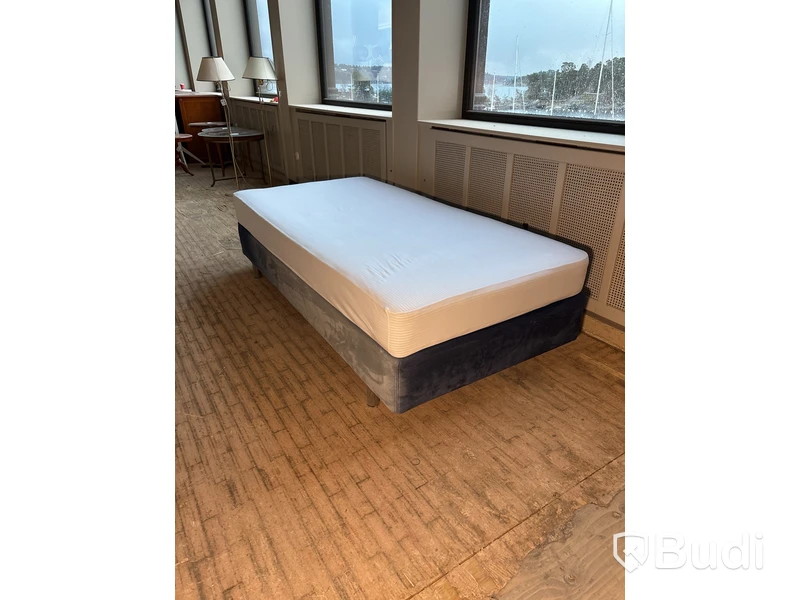 Säng Hypnos inkl. resårmadrass