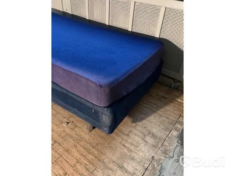 Säng inkl. resårmadrass