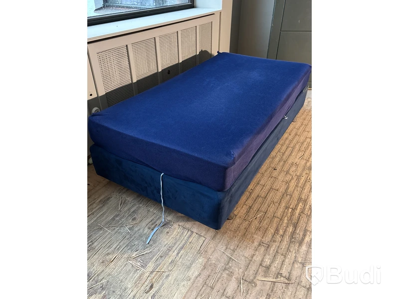 Säng inkl. resårmadrass