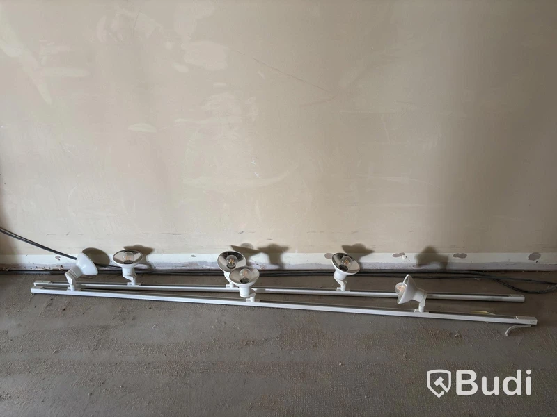2 Lamp Tracks