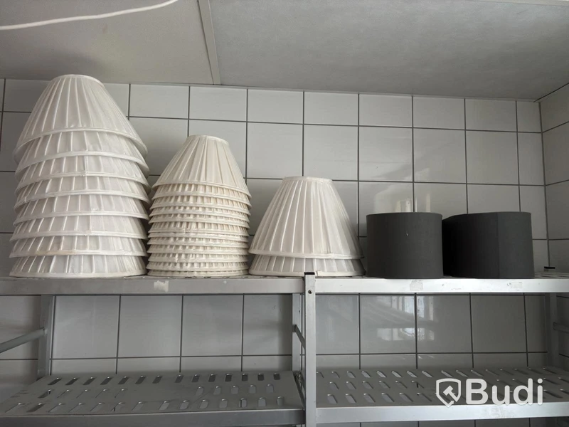 Parti med lampskärmar, olika modeller och storlekar