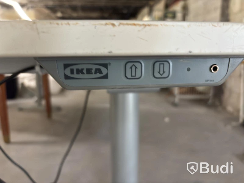 Höj- och sänkbart skrivbord, Ikea